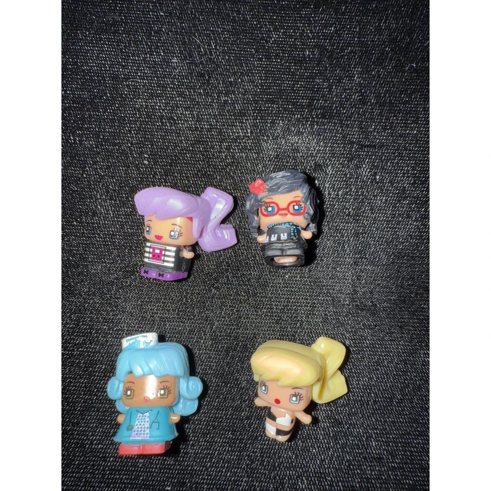 My Mini MixieQs Lot Of 4.‎ 4023